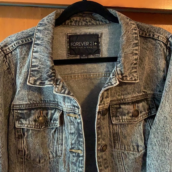 Forever 21 Plus Acid Washed Denim Jacket in Dark Grey - Picture 2 of 5